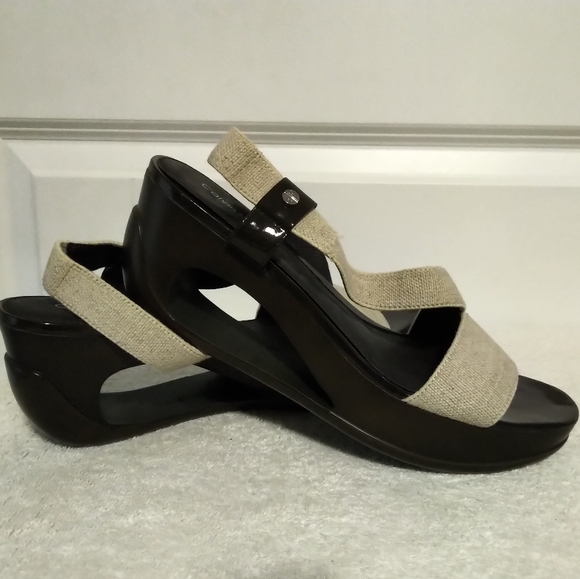 BRAND NEW Calvin Klein Wedge Sandals - Picture 1 of 5